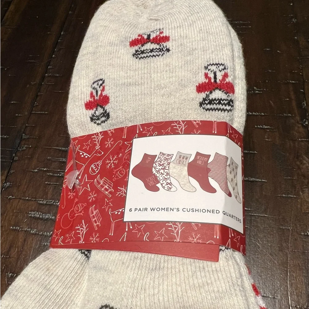 Rae Dunn Women’s Holiday Cheers Cushioned 6 pairs Quarter Length Socks